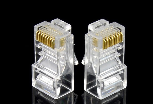 Đầu cắm chuẩn RJ45 dành cho cáp UTP CAT5e(sử dụng cho cả lõi nhiều sợi và lõi đặc),có mạ một lớp vàng dày 50 micro-inch